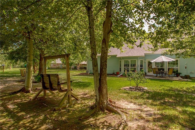 view of yard featuring a patio