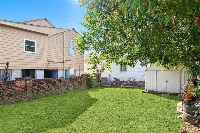 view of yard with a shed