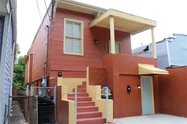 view of front of house with fence