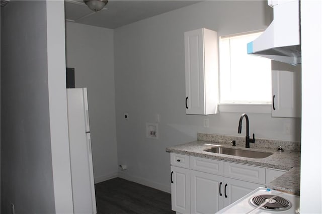 kitchen with a healthy amount of sunlight, white fridge, dark hardwood / wood-style floors, and sink