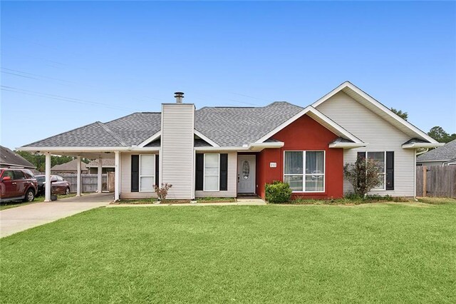 view of front of property featuring a front yard and a carport