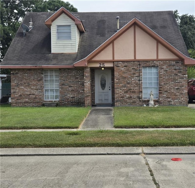 view of front of property with a front lawn