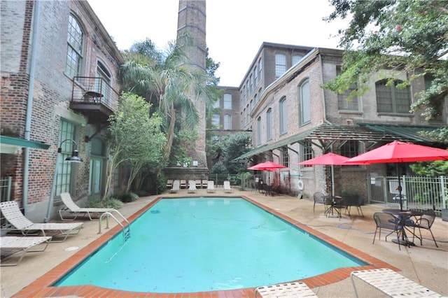 view of swimming pool featuring a patio