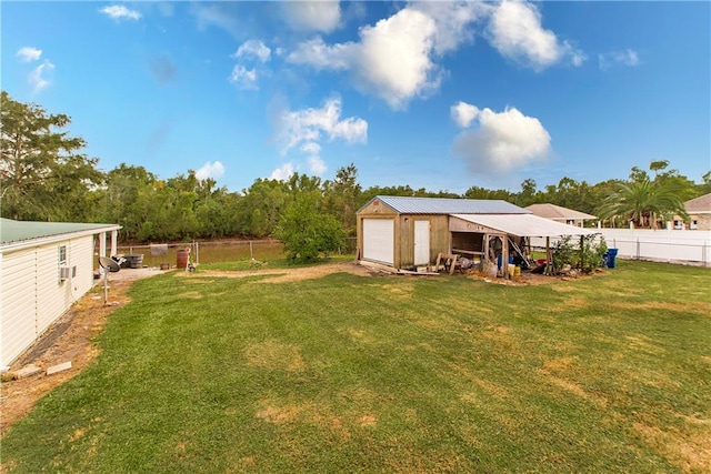 view of yard featuring an outbuilding