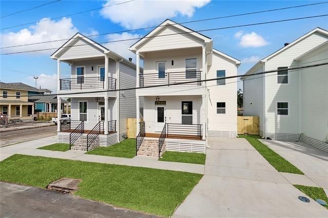 view of front of house featuring a balcony and covered porch