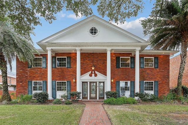 view of front facade with a front lawn