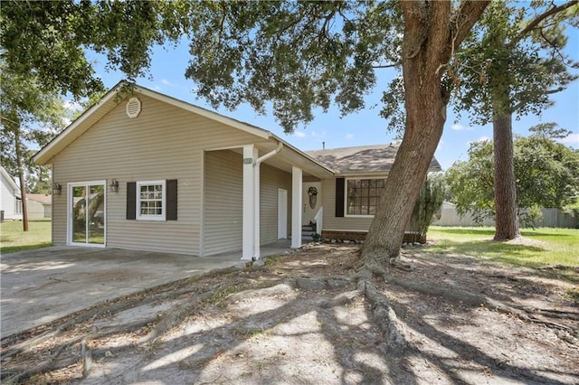 view of front of property