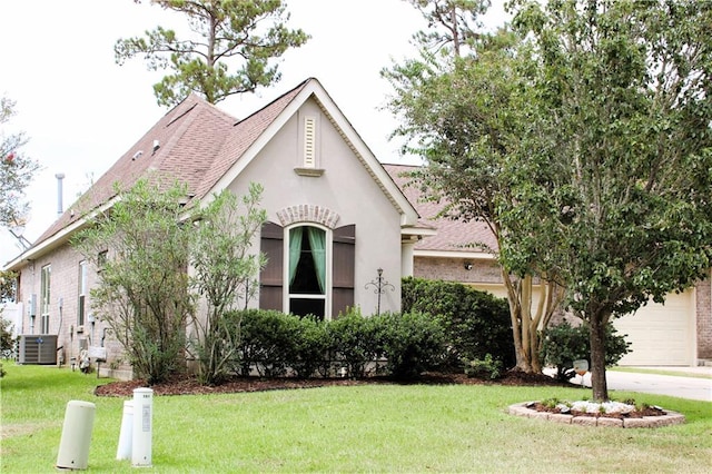 view of front facade with a garage and a front yard