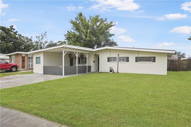 single story home featuring a front yard