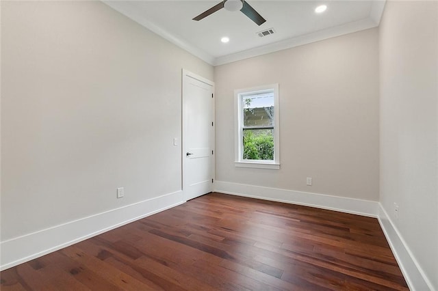 walk in closet with hardwood / wood-style flooring