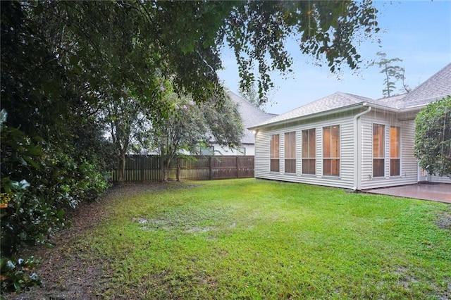 view of yard featuring a patio