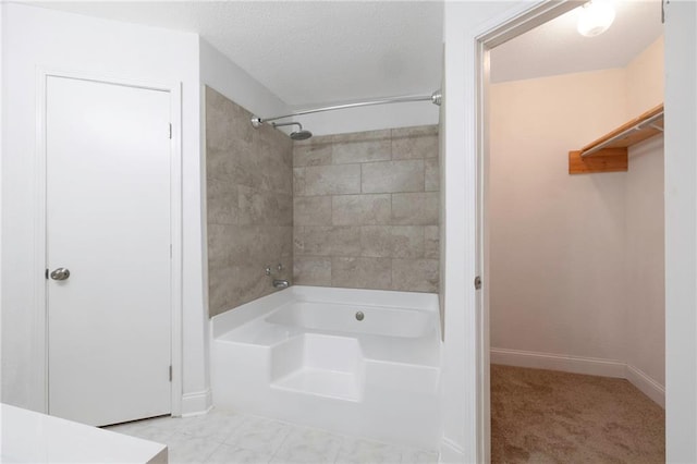 bathroom featuring tiled shower / bath combo