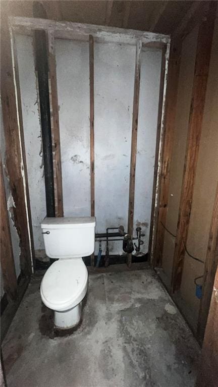 bathroom featuring toilet