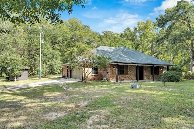 view of front facade featuring a garage, a shed, and a front yard