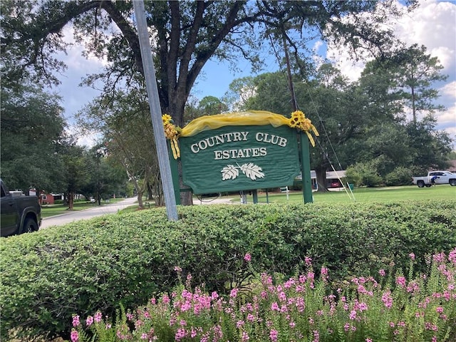 view of community / neighborhood sign