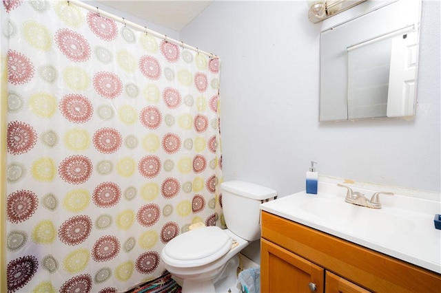 bathroom with a shower with curtain, vanity, and toilet