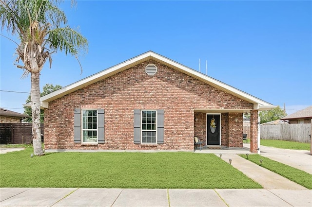 single story home with a front lawn