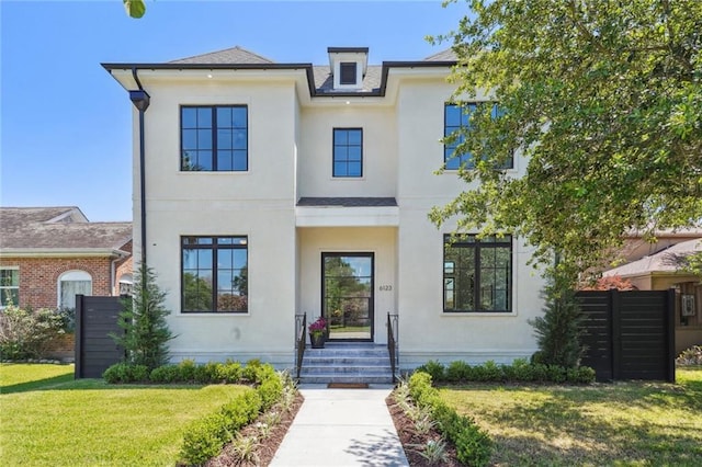 view of front of house featuring a front lawn