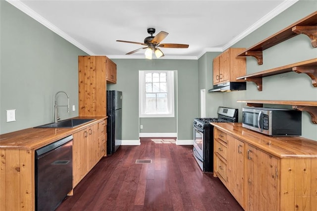 kitchen featuring crown molding, black appliances, sink, ceiling fan, and dark wood-type flooring