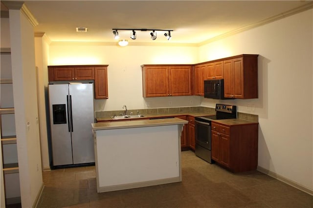 kitchen with crown molding, appliances with stainless steel finishes, sink, and a center island