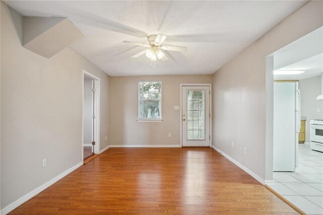 unfurnished room with light hardwood / wood-style floors and ceiling fan