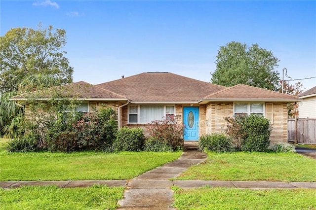 single story home featuring a front yard