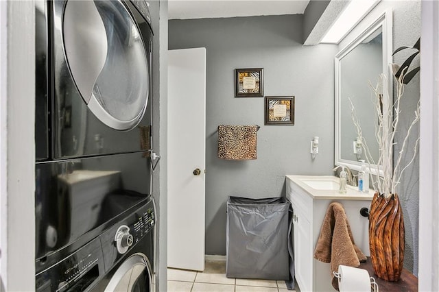 laundry room with light tile patterned floors, sink, and stacked washer / dryer