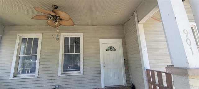 doorway to property with ceiling fan