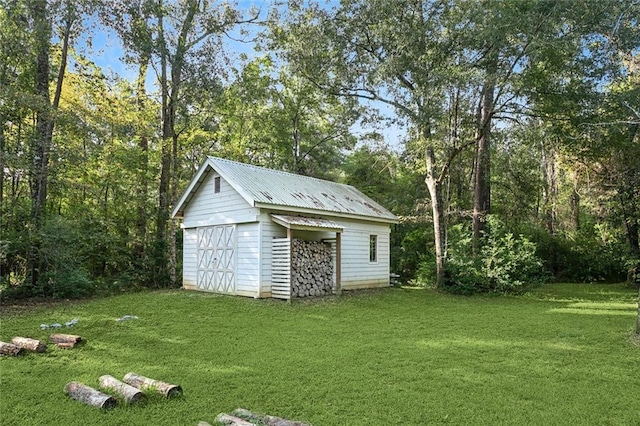 view of outdoor structure with a yard