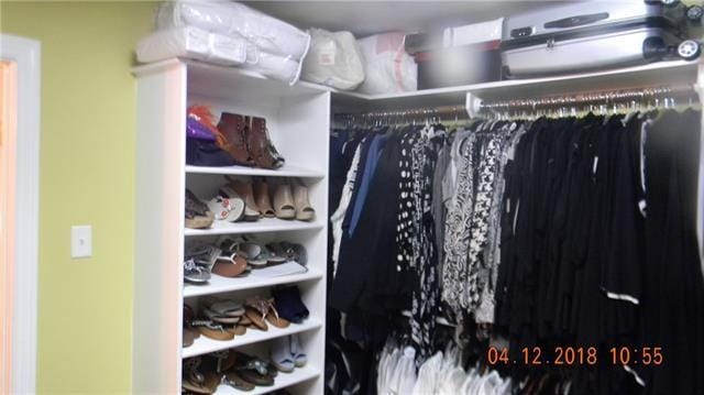 view of spacious closet