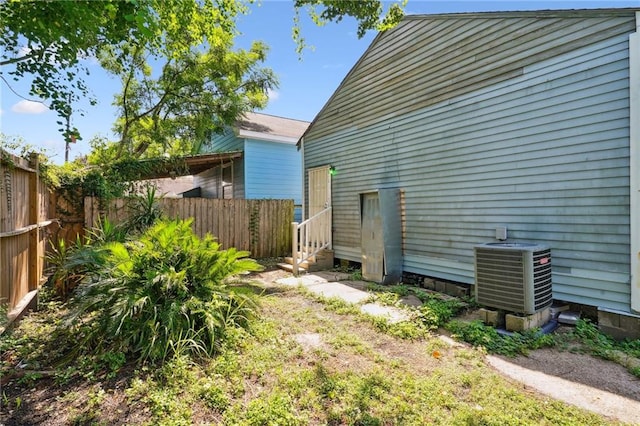 view of yard featuring cooling unit