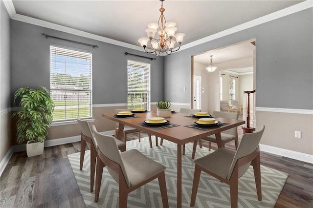 dining area featuring crown molding, dark hardwood / wood-style flooring, and a chandelier