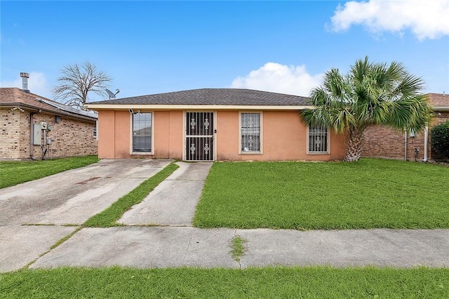 single story home with a front yard