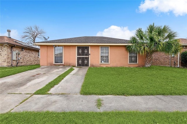 ranch-style home featuring a front yard