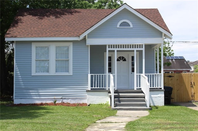 view of front facade with a front lawn and covered porch