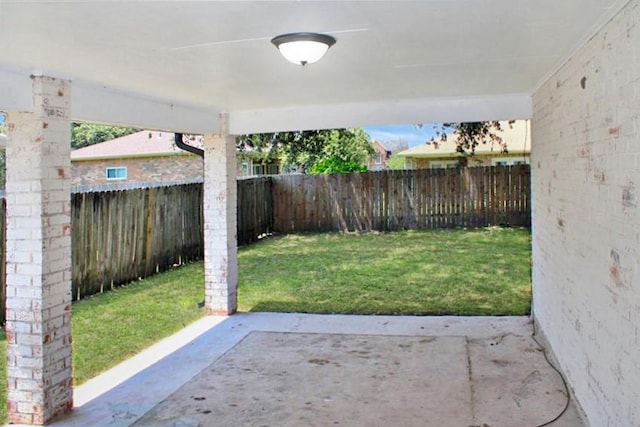 view of yard featuring a patio area