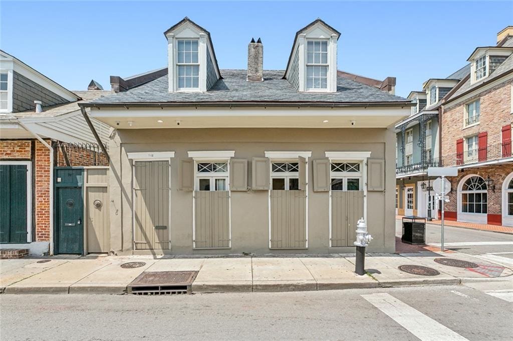 541 Burgundy St, New Orleans, LA 70112 - exterior space with central AC