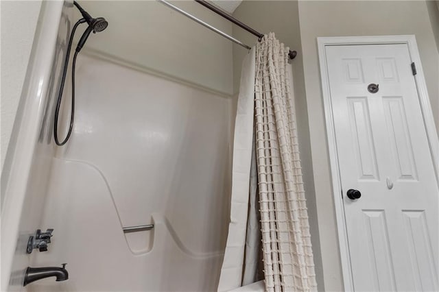 bathroom featuring shower / bathtub combination with curtain