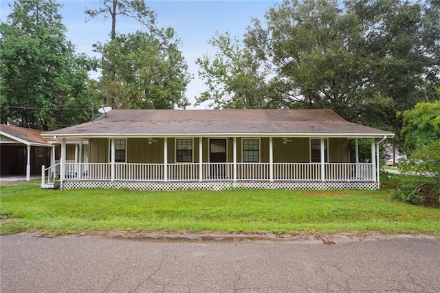 view of front of home with a front yard and covered porch