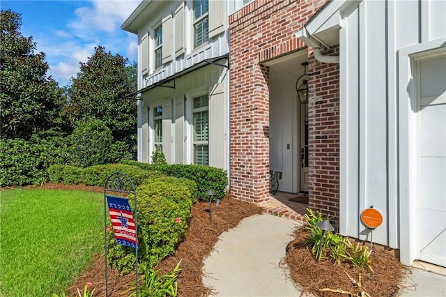 property entrance with a yard