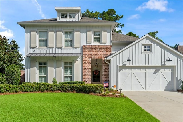 view of front of home with a front lawn