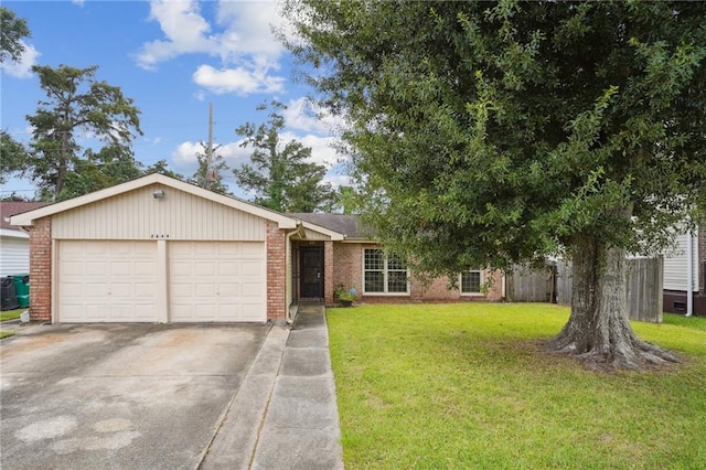 view of front of house featuring a front lawn and a garage