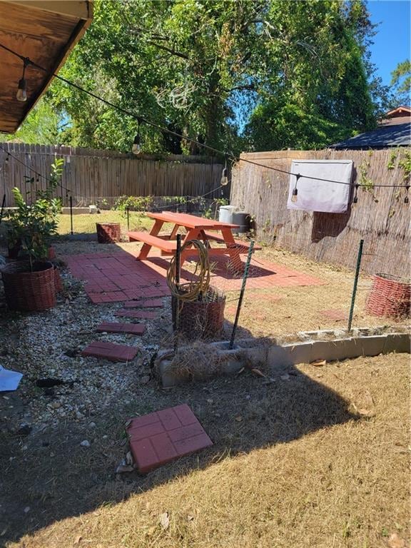 view of yard featuring a patio