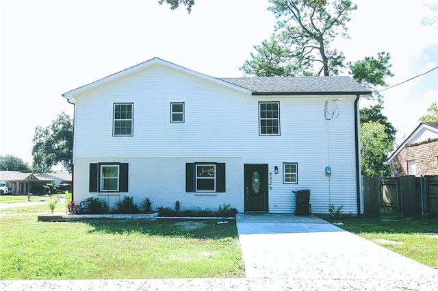 view of front of property with a front yard