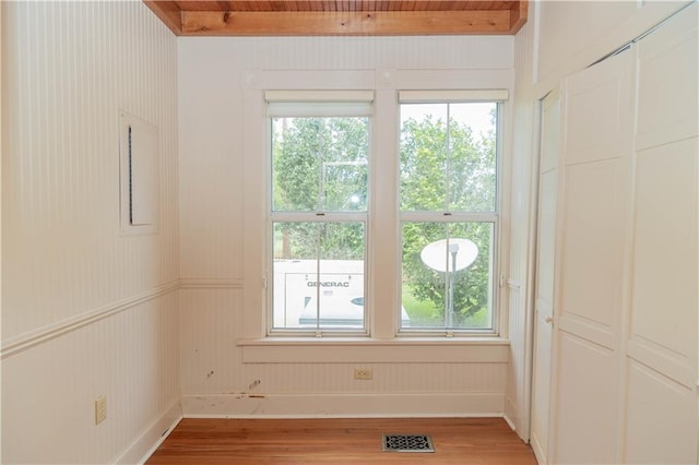 unfurnished room with light wood-style flooring, baseboards, and visible vents