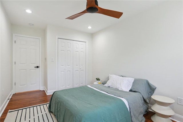 bedroom with hardwood / wood-style floors, ceiling fan, and a closet