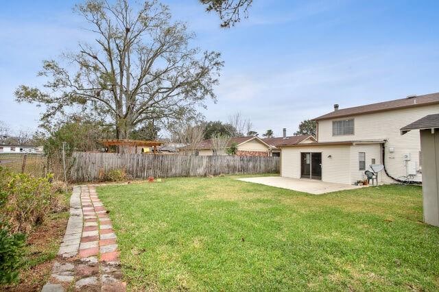 view of yard with a patio