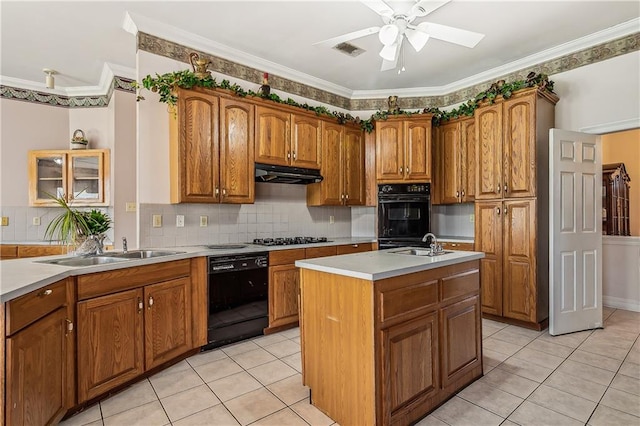 kitchen featuring black appliances, crown molding, ceiling fan, and an island with sink