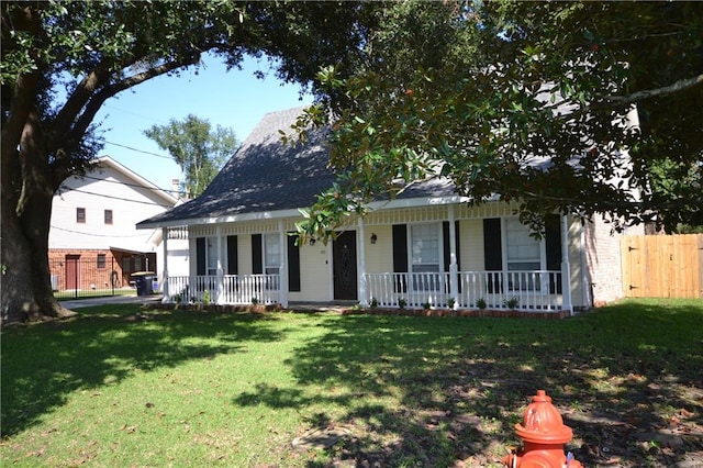 view of front of home with a front lawn and covered porch