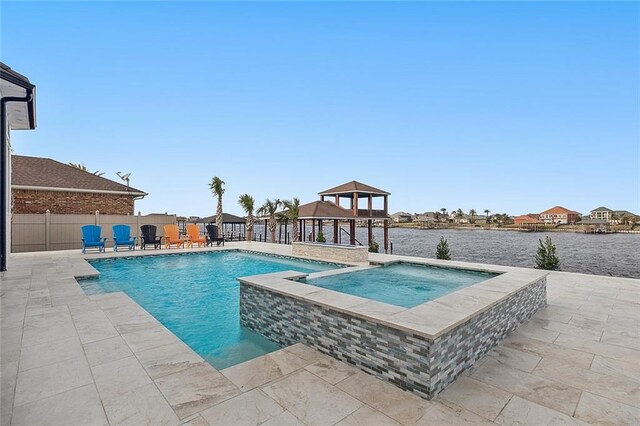 view of pool featuring an in ground hot tub, ceiling fan, and a patio area